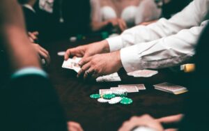 hybrid dealers caesars casinos